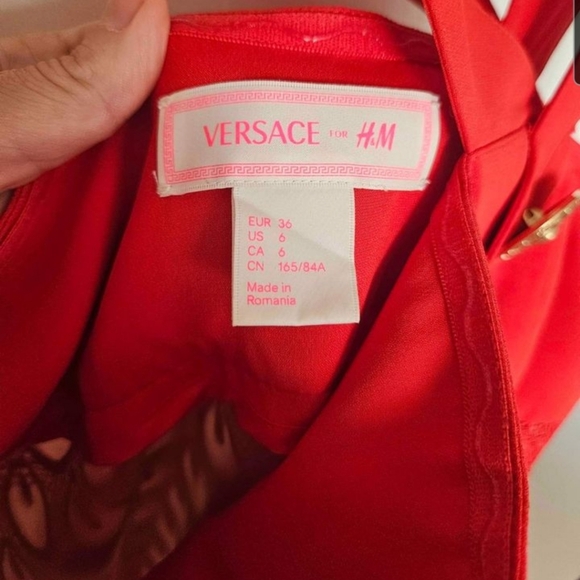 Beautiful red dress Versace × H&M - Picture 6 of 7